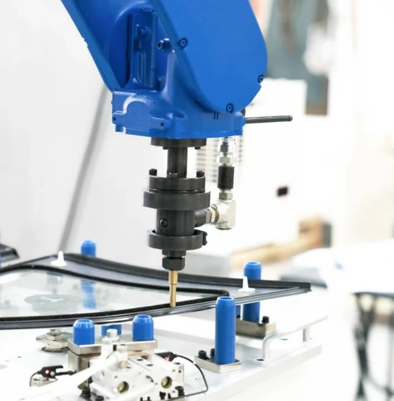 Kokios aukštosios technologijos naudojamos pramoniniuose robotuose?